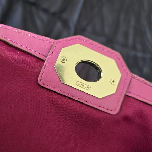 Coach Clutch - Picture 3 of 11